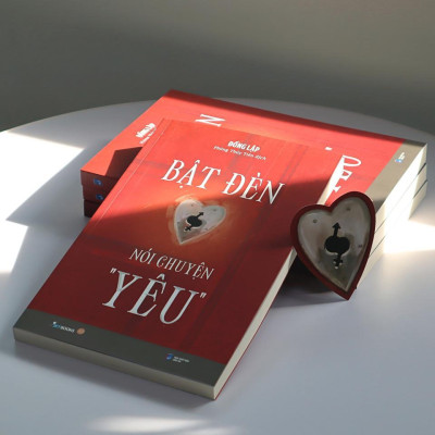 Sách - Bật Đèn Nói Chuyện Yêu - AZ Việt Nam