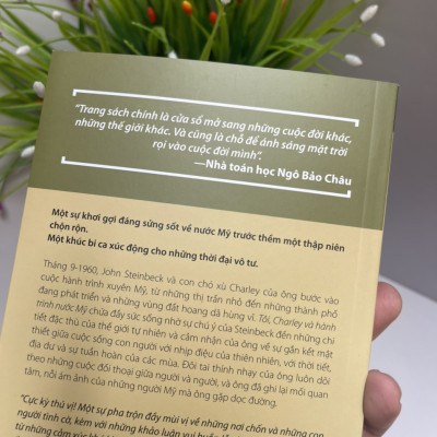 (Tác giả đoạt giải Nobel văn học năm 1962) (Tái bản lần thứ 5) CÁNH CỬA MỞ RỘNG - TÔI, CHARLEY VÀ HÀNH TRÌNH NƯỚC MỸ - John Steinbeck - NXB Trẻ 