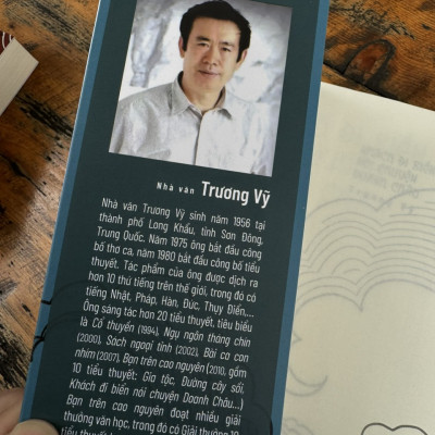 (Combo 3 cuốn tiểu thuyết) GIA TỘC – ĐƯỜNG CÂY SỒI – KHÁCH ĐI BIỂN NÓI CHUYỆN DOANH CHÂU – Trương Vỹ – Đỗ Văn Hiểu dịch – NXB Hội Nhà Văn