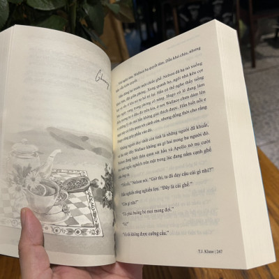 DƯỚI CÁNH CỬA THẦM THÌ – TJ Klune – Jack Frogg dịch – Asbooks – AZ Vietnam – NXB Thế Giới (Bìa mềm)