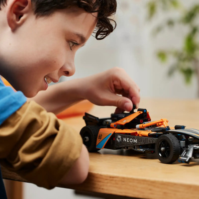 Đồ Chơi Lắp Ráp Xe Đua Thể Thao Neom Mclaren E - Neom Mclaren Formule E Race Car - Lego Technic 42169 (452 Mảnh Ghép)