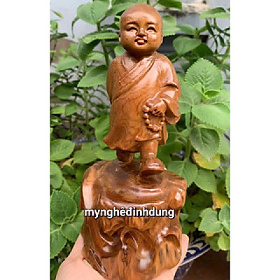 Tượng tùy duyên bằng gỗ bách xanh thơm nức kt cao 20x9x7cm