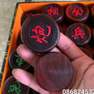 Bộ quân cờ tướng gỗ trắc kt 4.8×1.6cm +hộp da đựng quân