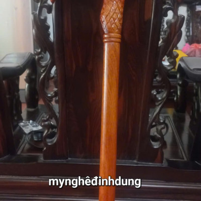 Gậy batong khắc đầu đại bàng bằng gỗ hương đẹp long lanh dài 90x3cm 