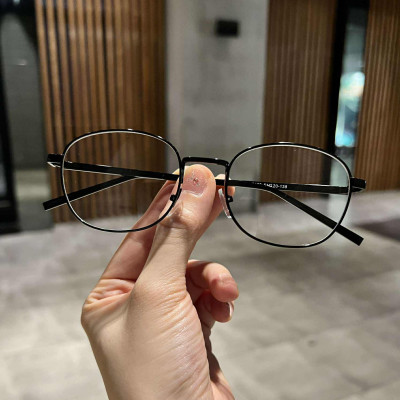 Kính mắt vuông nhỏ kim loại Korea (Màu đen)