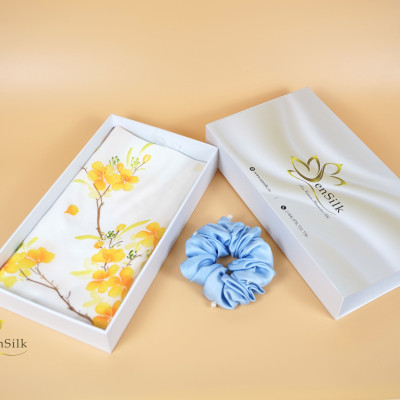 Khăn Lụa Vuông Vẽ Hoa Mai SenSilk – Quà Tặng May Mắn
