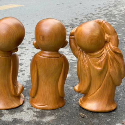 Bộ tượng tam tâm bằng gỗ bách xanh thơm nức cao 25x14x11cm