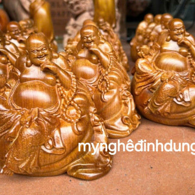 Tượng phật di lặc ngồi bị vàng bằng gỗ bách xanh thơm nức cao 15x12x10cm