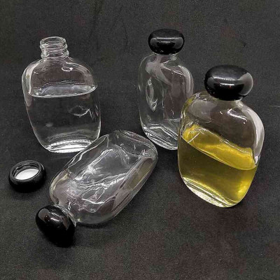 Chai Thủy Tinh 100ml mẫu bầu dục kiểu dẹt nắp nhựa đen tròn - Chai thủy tinh mini – Lọ thủy tinh nhỏ