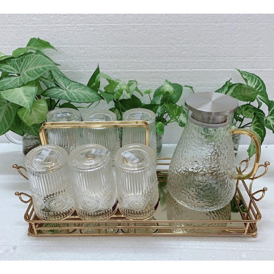 COMBO BỘ BÌNH CỐC THỦY TINH CHỊU NHIỆT LÊN TỚI 400 ĐỘ C KÈM KHAY VƯƠNG MIỆN VÀNG VÀ GIÁ ÚP CỐC ( BÌNH BẦU, CỐC 360ML)