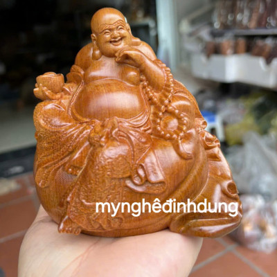 Tượng phật di lặc ngồi bị vàng bằng gỗ bách xanh thơm nức cao 15x12x10cm