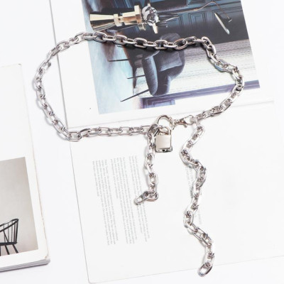 Thắt lưng nữ ổ khoá xích titan bản to độc đáo