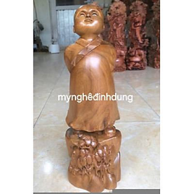 Tượng chú tiểu tùy duyên bằng gỗ bách xanh thơm nức cao 40x12x12cm