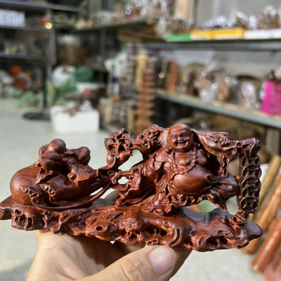 Tượng phật di lặc kéo bao tiền mini bằng gỗ trắc đỏ đen kt 15×7×4cm