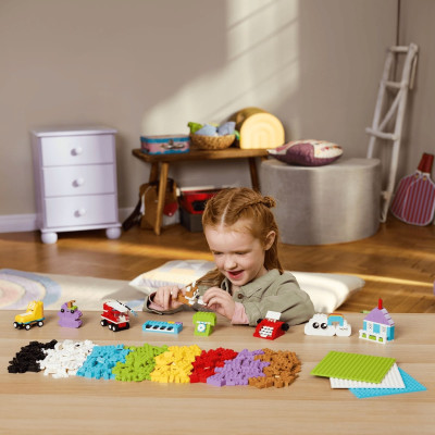 LEGO CLASSIC 11044 Đồ Chơi Hộp Xây Dựng Và Chơi Sáng Tạo (750 chi tiết)