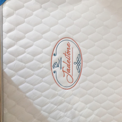 đệm Kim cương cao su tổng hợp Jadeitone 160*190*21