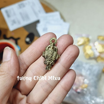 01 cụ Thiềm Thừ kim loại size 31mm x 17mm trang trí bàn thờ Thần Tài Thổ Địa mini, cóc may mắn, cóc 3 chân Giàu có Quà tặng Đồ trang trí