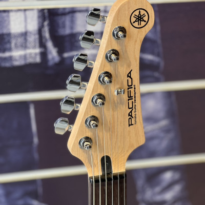 Đàn guitar điện Yamaha Pacifica 112J -màu đen-Hàng chính hãng