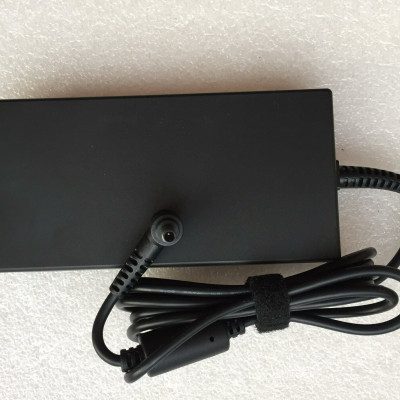 Sạc 20V 12A 240W ADAPTER FIT MSI CREATOR M16 A12UD-266 A12UE-631 4.5mm TIP hàng nhập khẩu