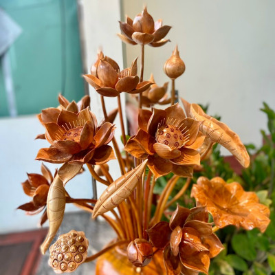 Bình hoa sen 25 cành ,trang trí phòng khách ,phòng thờ chum cắm gỗ hương đỏ ,hoa lá gương bằng gỗ ngọc am thơm phức  đẹp long lanh  