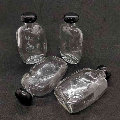 Chai Thủy Tinh 100ml mẫu bầu dục kiểu dẹt nắp nhựa đen tròn - Chai thủy tinh mini – Lọ thủy tinh nhỏ