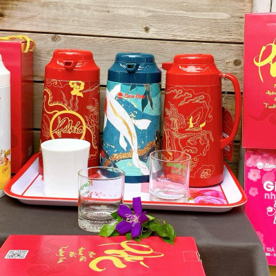 PHÍCH ĐỰNG NƯỚC NÓNG RẠNG ĐÔNG 1 LÍT HOA VĂN  TÊT 1040TS