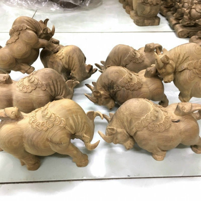 Cặp tượng  bò tót bằng gỗ bách xanh thơm nức kt 15×8×8cm