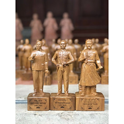 Combo 3 tượng bác hồ ,đại tướng võ giáp và tượng trần quốc tuấn bằng gỗ bách xanh thơm phức kt cao 20cm