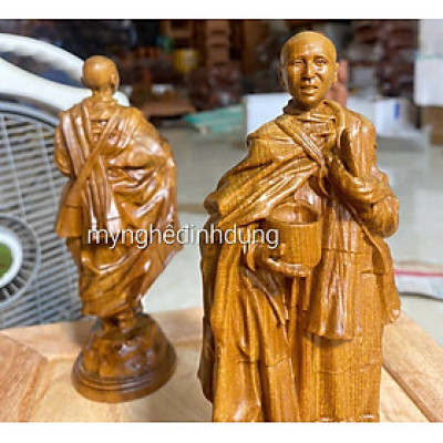 Tượng thầy thích minh tuệ bằng gỗ bách xanh thơm nức kt cao 20×8×7cm