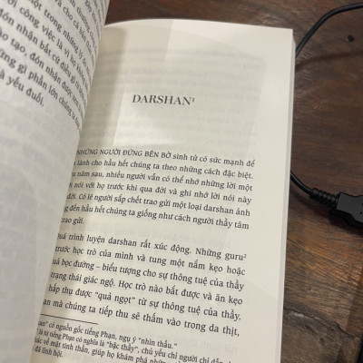 NƠI BÀN ĂN KỂ CHUYỆN CHỮA LÀNH – Sự chữa lành là sợi dây kết nối và thức tỉnh chúng ta – Rachel Naomi Remen – Điển Dũng dịch – Huy Hoàng Books – NXB Phụ nữ Việt Nam (Bìa mềm)