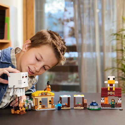 Bộ Lắp Ráp Cuộc Tấn Công Làng Bằng Khinh Khí Cầu Của Ghast LEGO MINECRAFT 21273 (555 chi tiết)