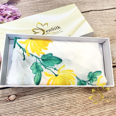 Khăn Vuông Lụa Tơ Tằm Vẽ Cúc Vàng SenSilk – Quà Tặng 20/10