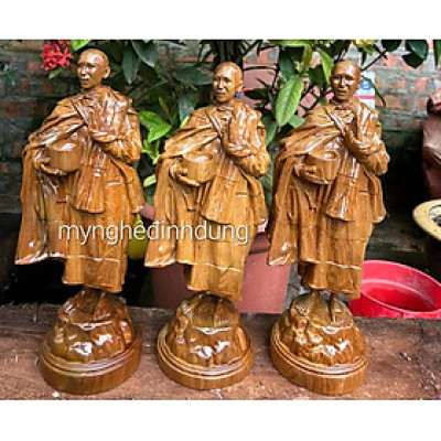 Tượng thầy thích minh tuệ bằng gỗ bách xanh thơm nức kt cao 30x11x9cm