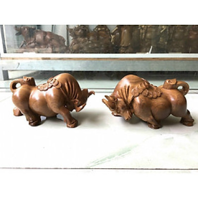 Cặp tượng  bò tót bằng gỗ bách xanh thơm nức kt 15×8×8cm