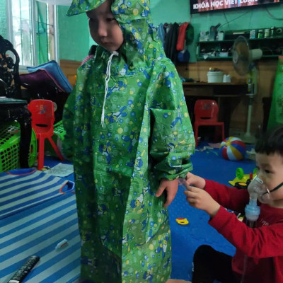 Áo mưa bít trẻ em cho bé trai vá bé gái từ 1 - 10 tuổi , áo mưa trùm toàn thân , vải dù chống thấm , họa tiết hoạt hình xinh xắn kèm túi đựng dễ thương , giao màu ngẫu nhiên