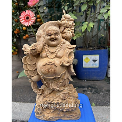 Tượng phật di lặc gánh cành đào bằng gỗ ngọc am kt cao 30×15×10cm 