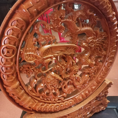 Đĩa trang trí phong thủy trạm khắc tứ linh bằng gỗ hương đá mặt rộng 40×4cm