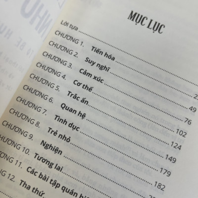 LÀM NGƯỜI LÀ NHƯ THẾ NÀO? How To Be Human: The Manual – Ruby Wax – Hoàng Đức Long dịch – Nhã Nam – NXB Thế Giới (bìa mềm)
