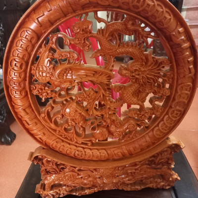 Đĩa trang trí phong thủy trạm khắc tứ linh bằng gỗ hương đá mặt rộng 40×4cm