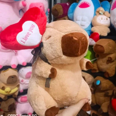 Thú nhồi bông Capybara đội quả táo đỏ - Size 42cm - Quà tặng gấu bông chuột lang lông mềm mịn đáng yêu.