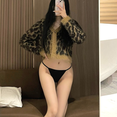 Quần lót nữ lọt khe trái tim tràn ngập tình yêu