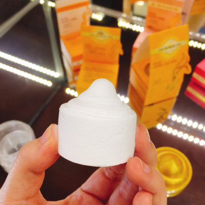 Phấn chống lão hóa màu trắng (dạng nụ) Phấn Nụ Hoàng Cung