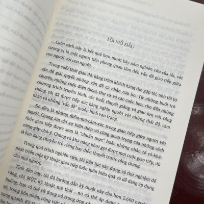 (Tặng kèm 02 bookmark) TỬ HUYỆT CẢM XÚC Ma thuật thôi miên bất kỳ ai chỉ bằng lời nói – Roy Garn – Vân Hoàng dịch – Minh Quang Books – NXB Hà Nội (bìa mềm)