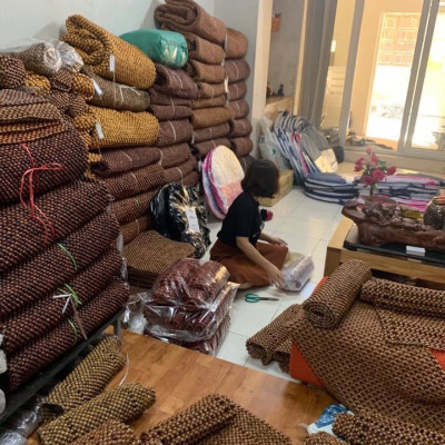 Đệm Lót Ghế Văn Phòng , Ghế Làm Việc Hạt Gỗ Bách Xanh ( hình thật )