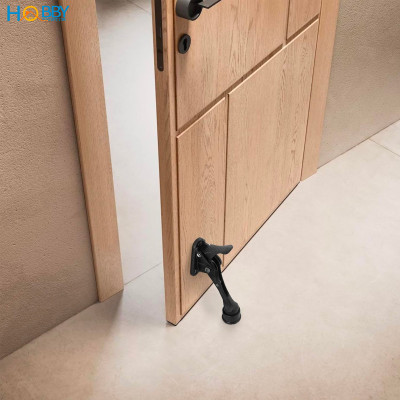Chặn cửa móng ngựa một chiều có lẫy bật sơn đen Hobby home decor CMG3