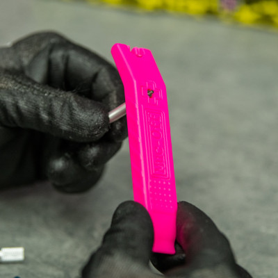 Cây nạy vỏ Muc Off Rim Stix (1 bộ 2 cây cùng màu - Giao màu ngẫu nhiên)