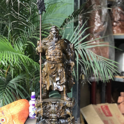 Tượng quan công trấn ải đứng trên đầu hổ phù bằng gỗ mun hoa kt 60×23×14cm