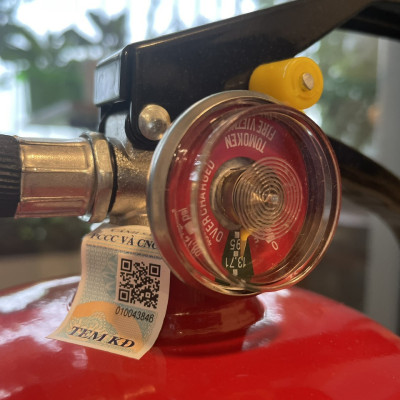 Bình chữa cháy xách tay Tomoken Bột ABC 8kg có kiểm định 