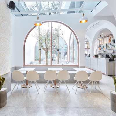 Ghế Italia thân nhựa Polypropylene chân thép sơn cao cấp Ghế trang điểm màu trắng đơn giản hiện đại CAMEL-S5 Nội thất CAPTA