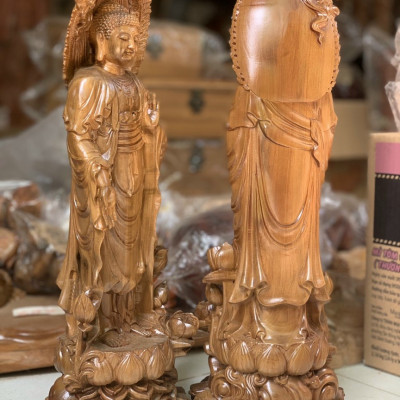 Tượng phật adi đà đứng trên đài sen bằng gỗ bách xanh thơm nức kt cao 40×14×13cm